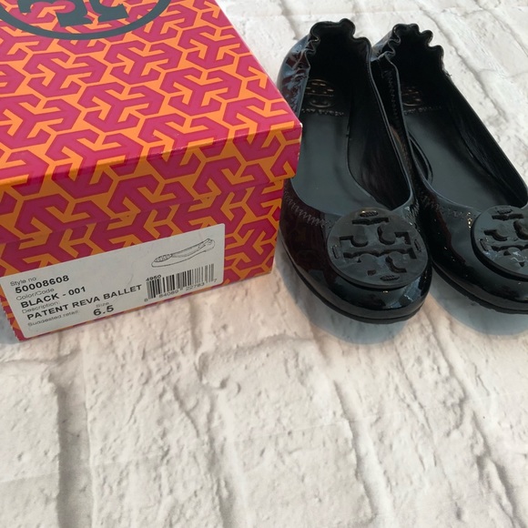 Tory Burch Reva Patent Logo Ballet Flat - Picture 5 of 5
